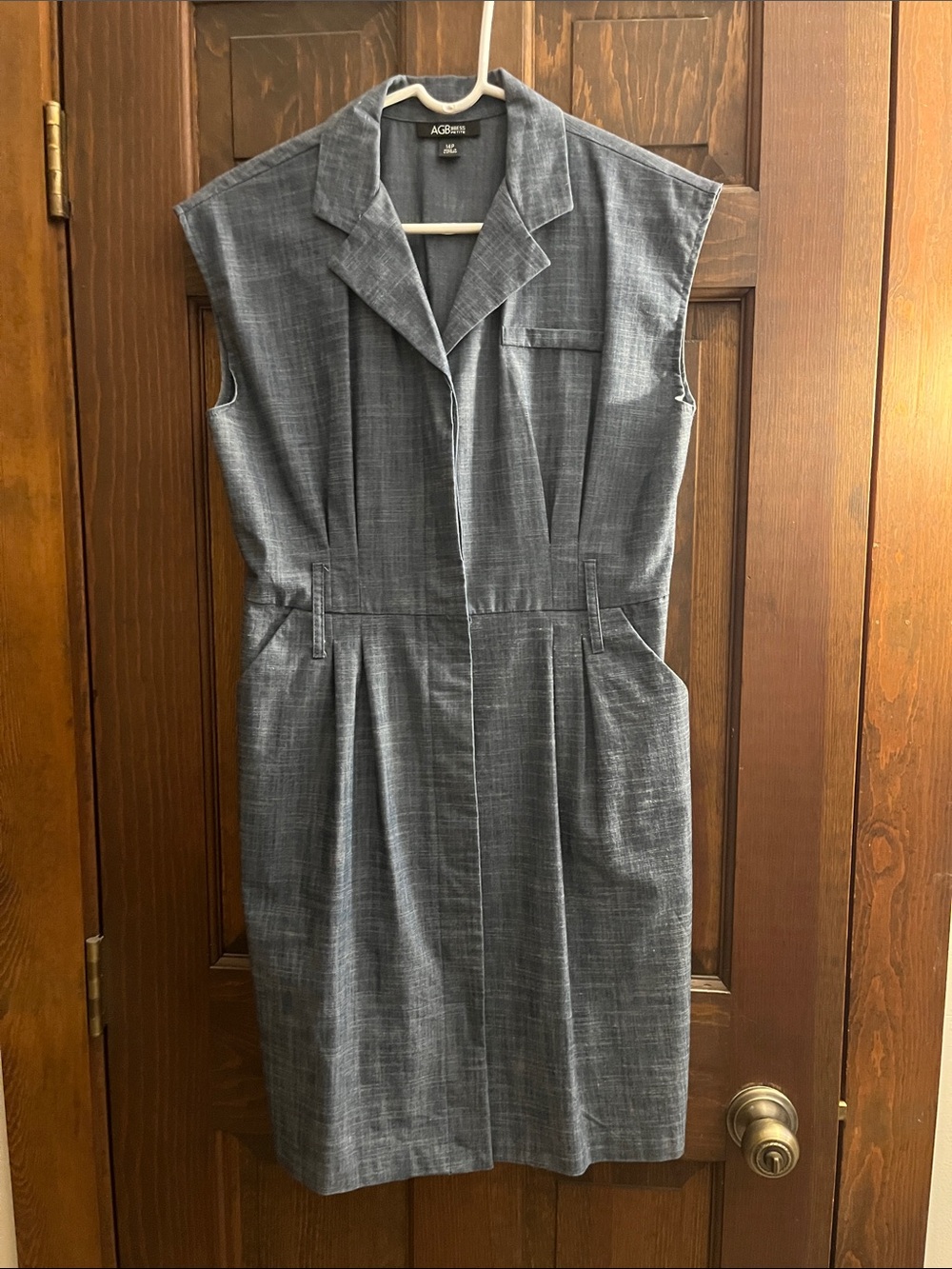 AGB Sleeveless Notch-Collar Blue/Gray Sheath Dress